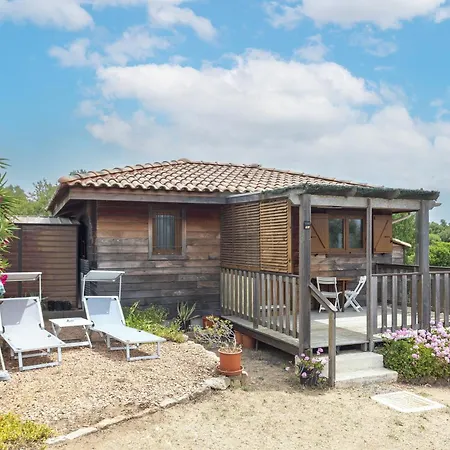 Petite Maison En Bois Exotique Figari (Corsica)