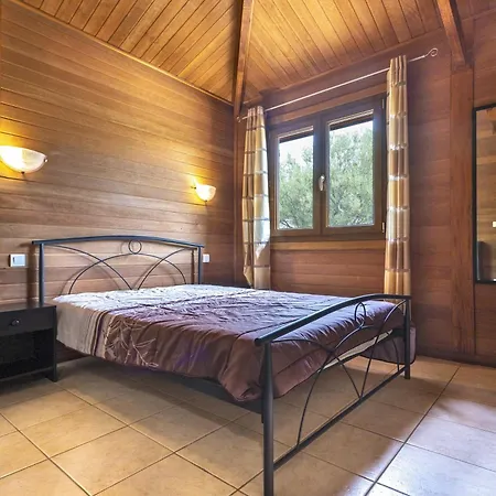 Petite Maison En Bois Exotique * Figari (Corsica)