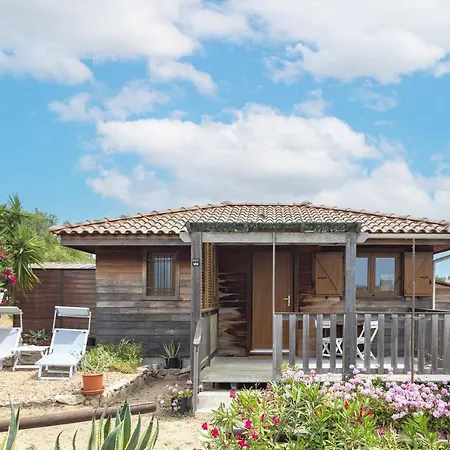 Petite Maison En Bois Exotique * Figari (Corsica)