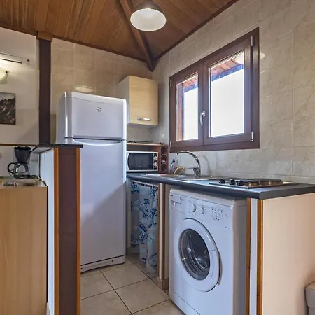 Prázdninový dům Petite Maison En Bois Exotique Figari (Corsica)