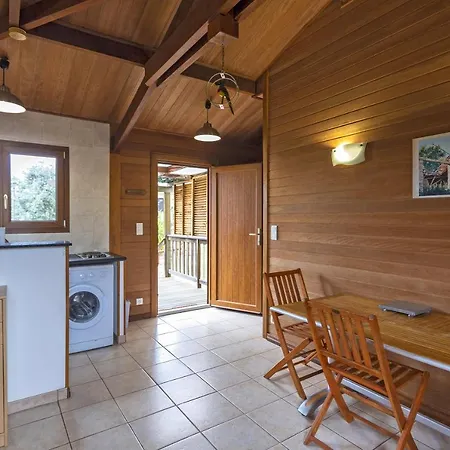 Petite Maison En Bois Exotique