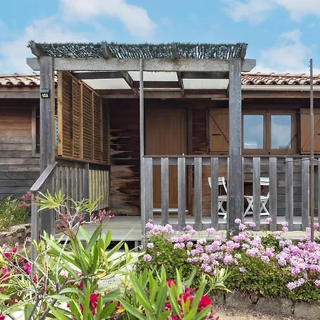 Petite Maison En Bois Exotique *