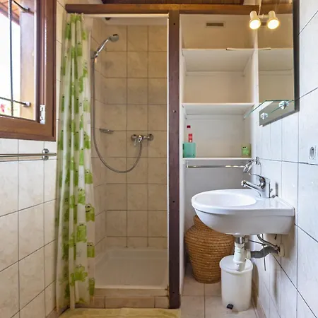 Petite Maison En Bois Exotique بيت للعطل *