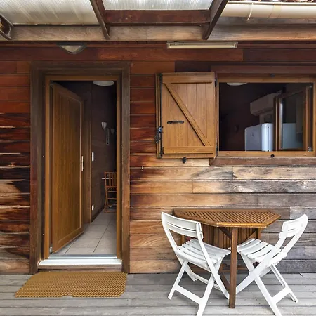 Petite Maison En Bois Exotique فيغاري