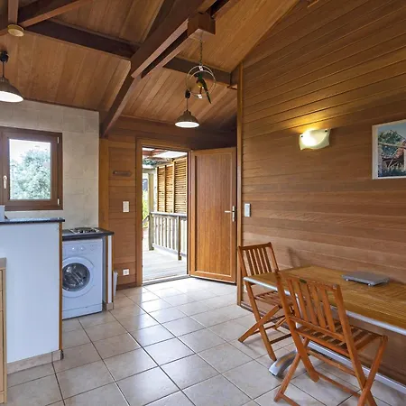 Petite Maison En Bois Exotique بيت للعطل