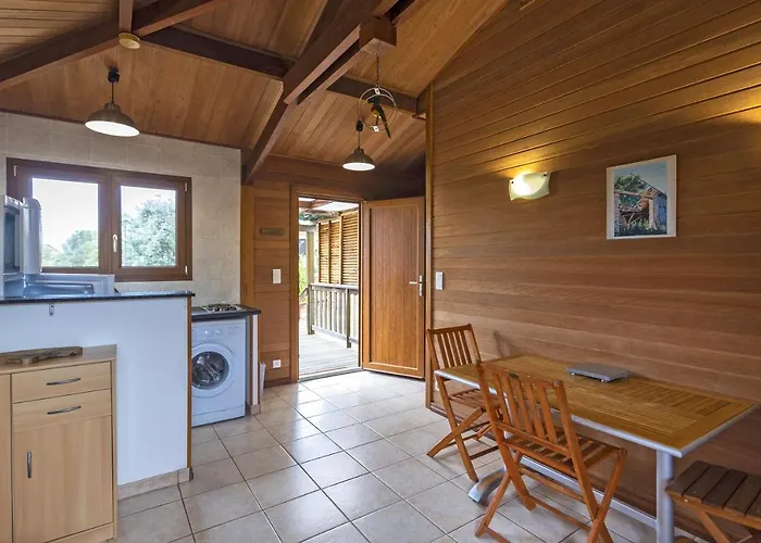 Petite Maison En Bois Exotique